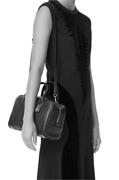 cálido desierto bolso amazona 28 de piel de becerro napa Loewe R8J8Z138 mujer
