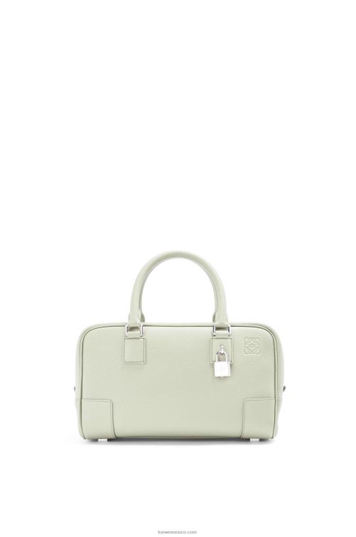 celadón claro Bolso amazona 23 de suave piel de becerro graneada Loewe R8J8Z135 mujer