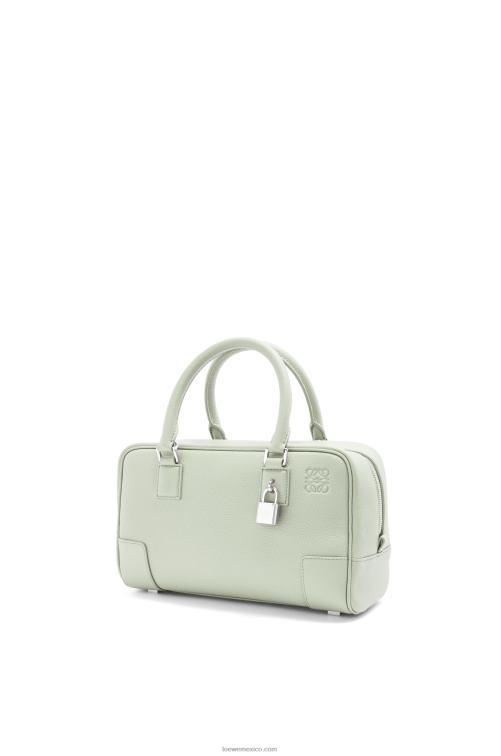 celadón claro Bolso amazona 23 de suave piel de becerro graneada Loewe R8J8Z135 mujer