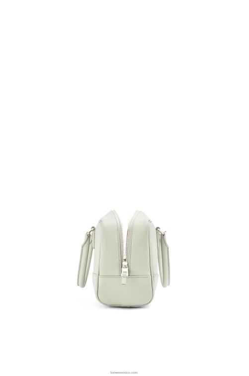 celadón claro Bolso amazona 23 de suave piel de becerro graneada Loewe R8J8Z135 mujer