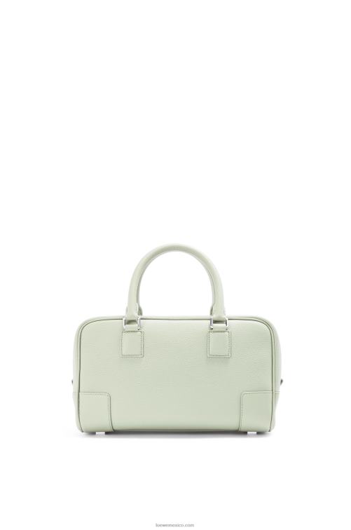 celadón claro Bolso amazona 23 de suave piel de becerro graneada Loewe R8J8Z135 mujer