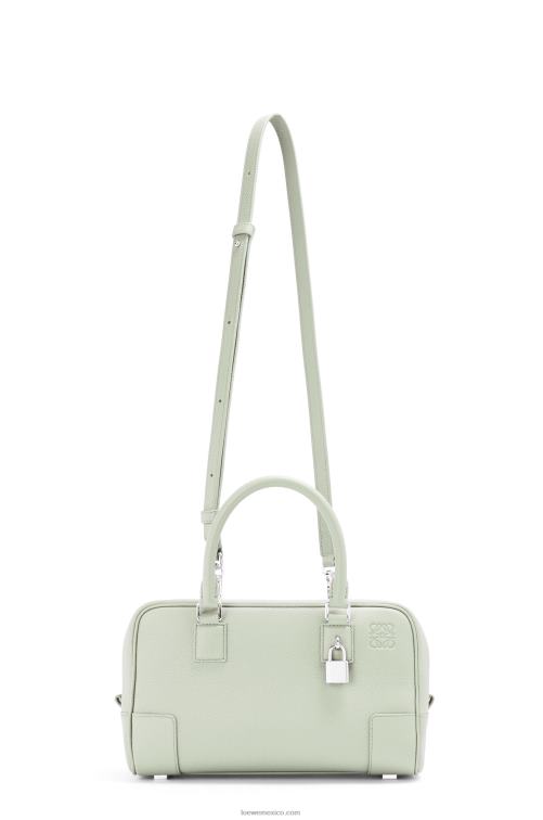 celadón claro Bolso amazona 23 de suave piel de becerro graneada Loewe R8J8Z135 mujer
