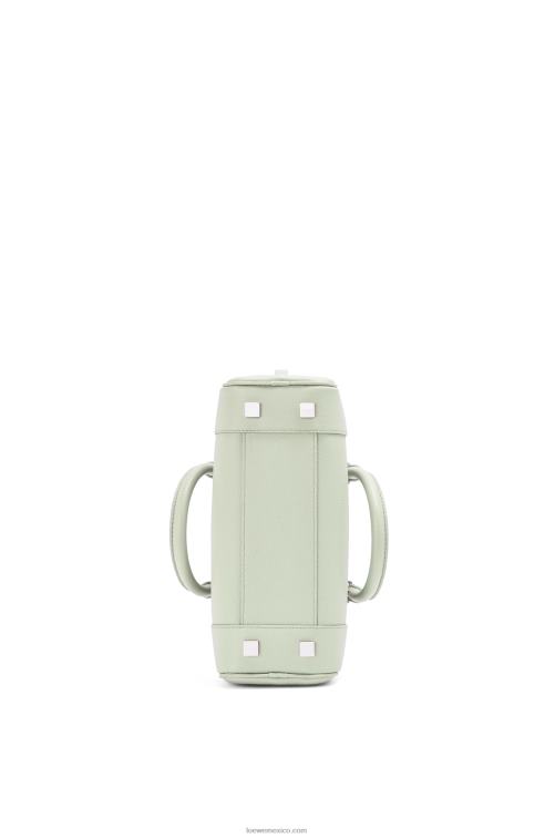 celadón claro Bolso amazona 23 de suave piel de becerro graneada Loewe R8J8Z135 mujer