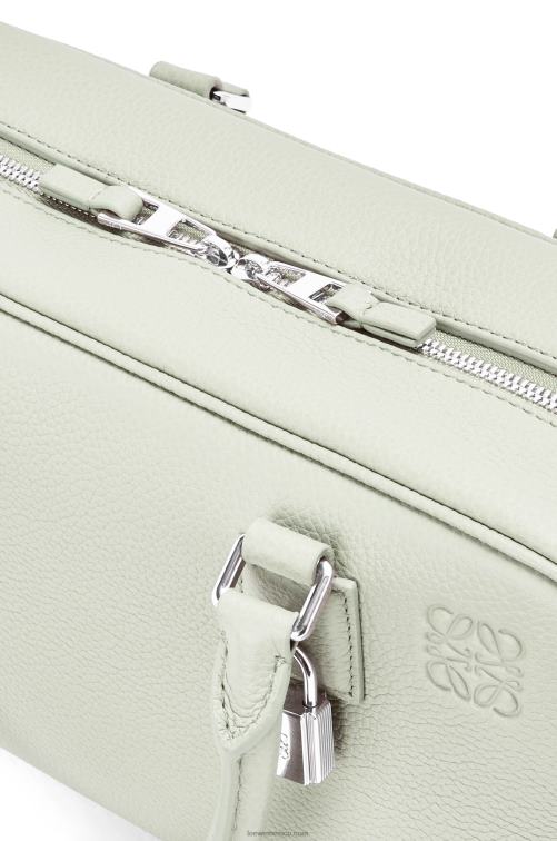 celadón claro Bolso amazona 23 de suave piel de becerro graneada Loewe R8J8Z135 mujer