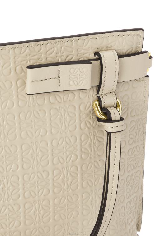 avena ligera bolso de mano mini con estampado de camiseta de piel de becerro de seda repujada Loewe R8J8Z611 mujer