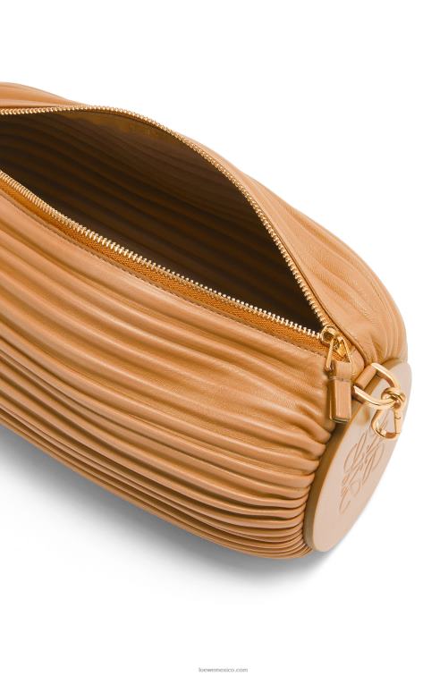 cálido desierto bolsito pulsera en napa plisada Loewe R8J8Z627 mujer