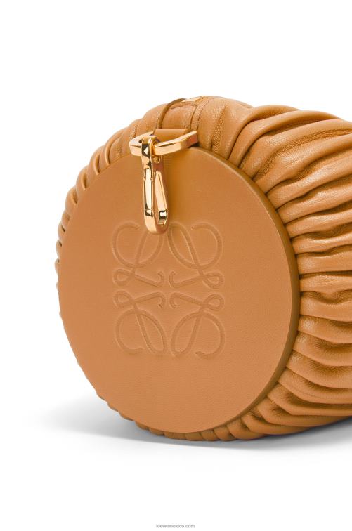 cálido desierto bolsito pulsera en napa plisada Loewe R8J8Z627 mujer