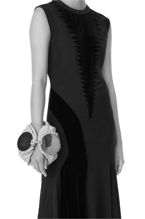 caqui de la vendimia bolsito pulsera en napa plisada Loewe R8J8Z609 mujer