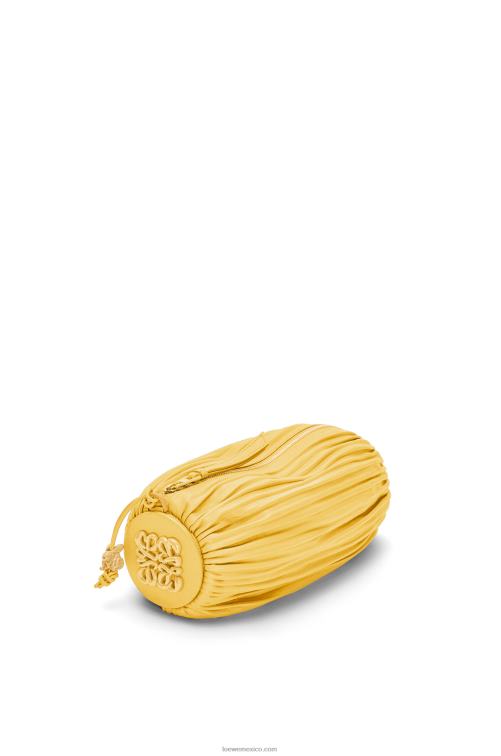 glaseado amarillo pálido bolsito pulsera en napa plisada Loewe R8J8Z602 mujer