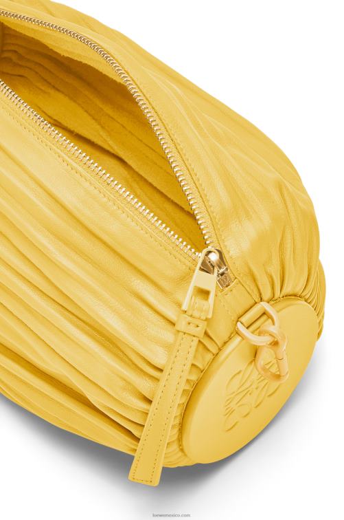 glaseado amarillo pálido bolsito pulsera en napa plisada Loewe R8J8Z602 mujer