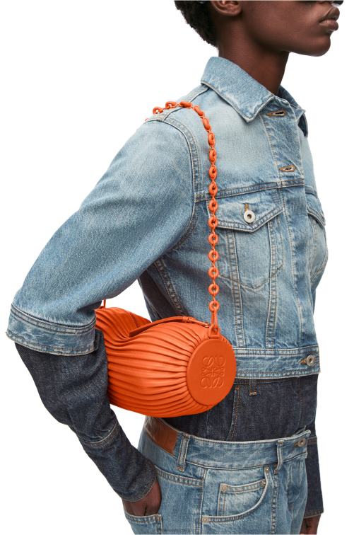 naranja bolsito pulsera en napa plisada Loewe R8J8Z600 mujer