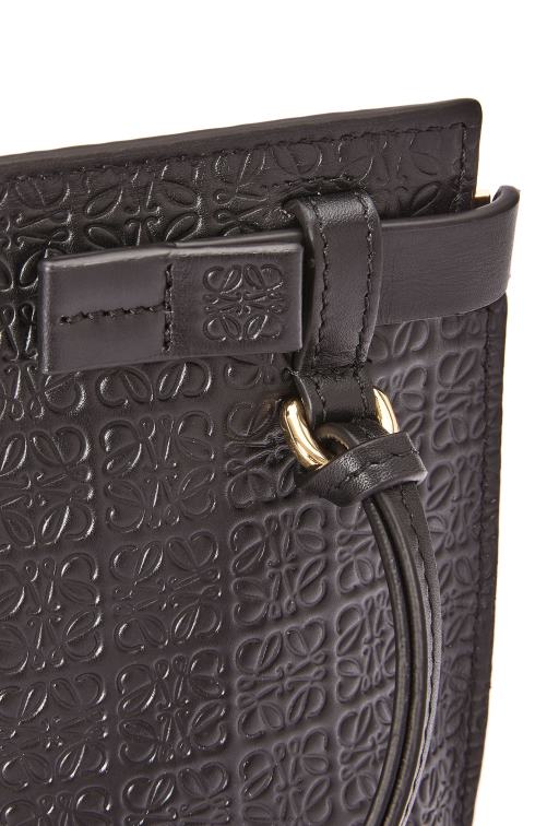negro bolso de mano mini con estampado de camiseta de piel de becerro de seda repujada Loewe R8J8Z610 mujer