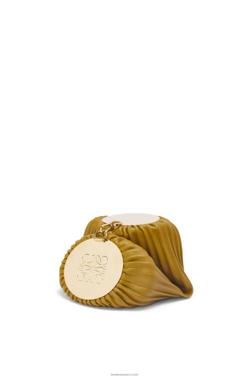 ocre bolsito para pulsera de napa de becerro y latón Loewe R8J8Z624 mujer