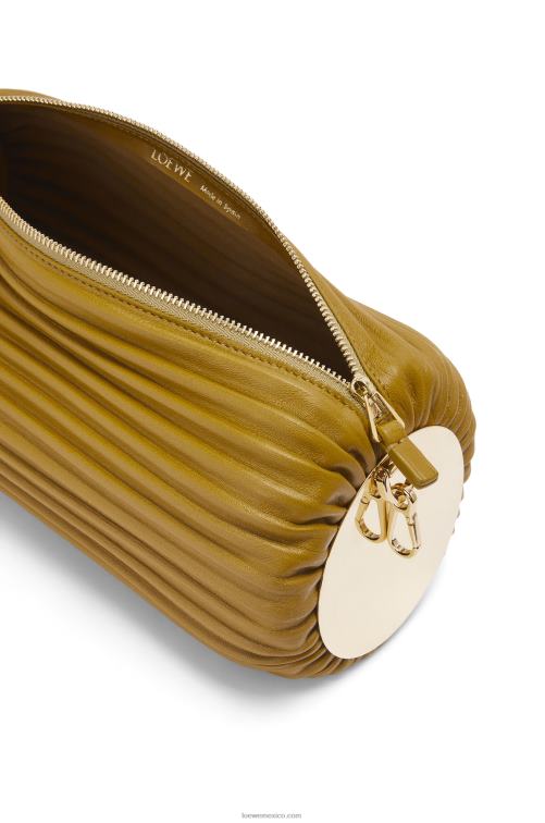 ocre bolsito para pulsera de napa de becerro y latón Loewe R8J8Z624 mujer