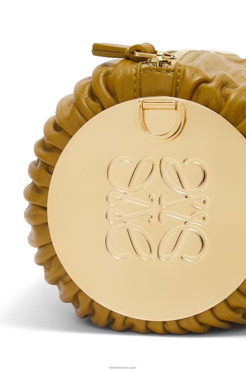 ocre bolsito para pulsera de napa de becerro y latón Loewe R8J8Z624 mujer
