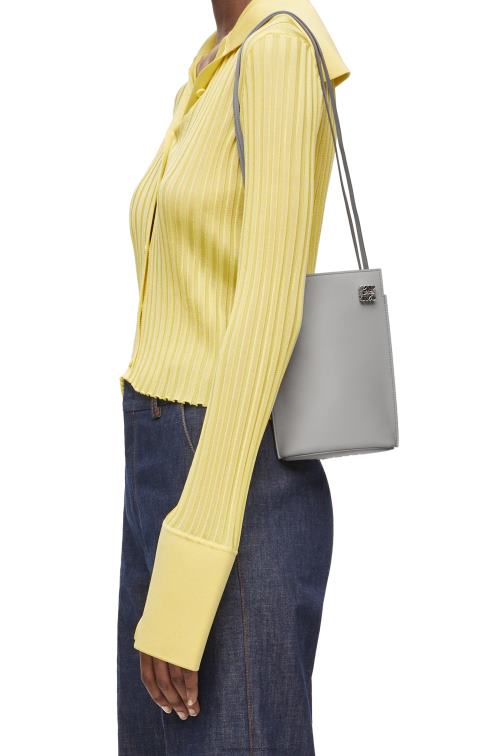 Perla gris bolsillo para dados en piel de becerro clásica Loewe R8J8Z572 mujer