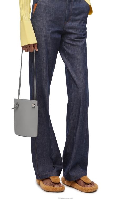 Perla gris bolsillo para dados en piel de becerro clásica Loewe R8J8Z572 mujer