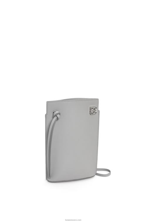 Perla gris bolsillo para dados en piel de becerro clásica Loewe R8J8Z572 mujer