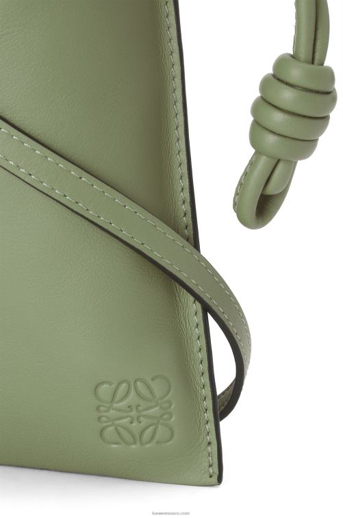 Romero bolsillo flamenco de piel de becerro napa Loewe R8J8Z293 mujer