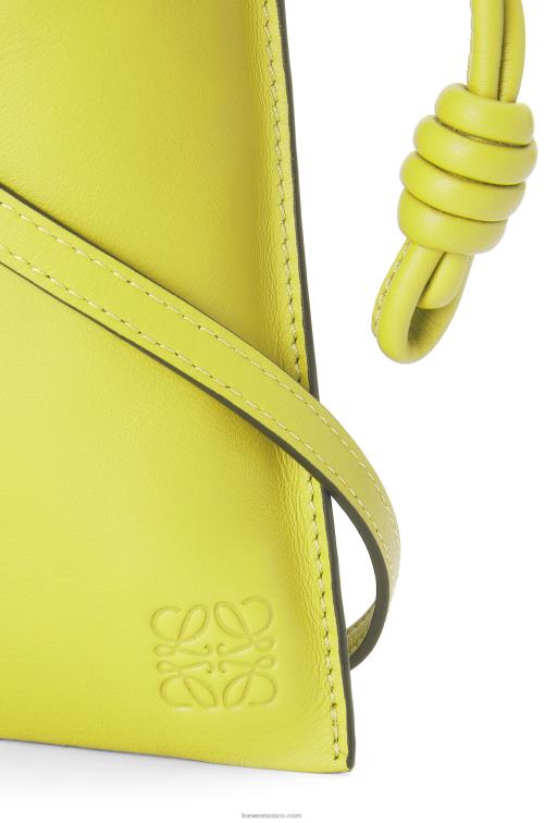 amarillo lima bolsillo flamenco de piel de becerro napa Loewe R8J8Z294 mujer