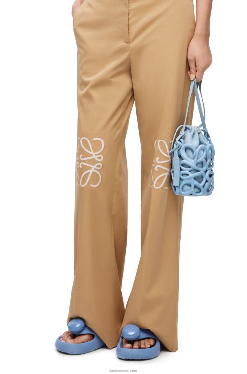 azul polvoriento bolsillo inflado con anagrama de gomaespuma ligera Loewe R8J8Z576 mujer