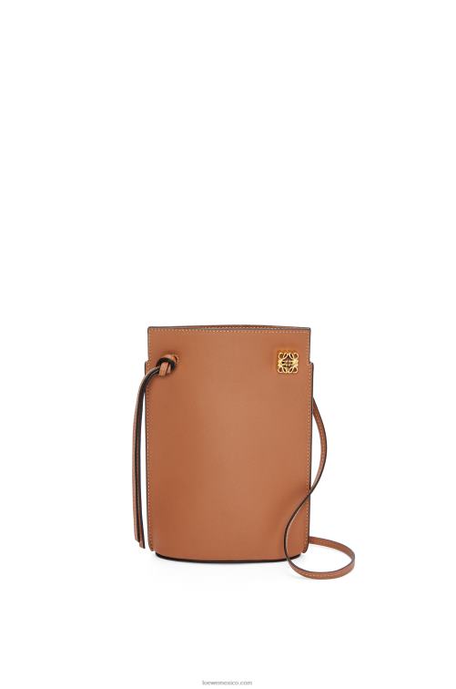 broncearse bolsillo para dados en piel de becerro clásica Loewe R8J8Z620 mujer