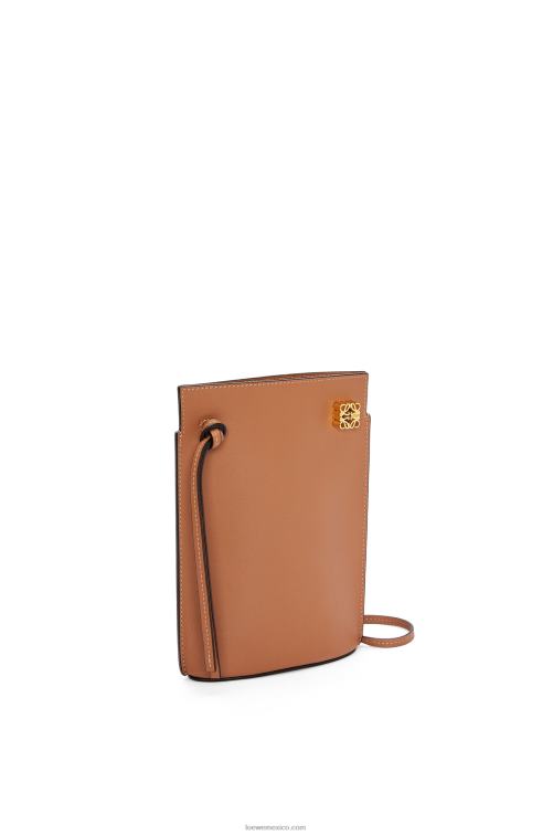 broncearse bolsillo para dados en piel de becerro clásica Loewe R8J8Z620 mujer