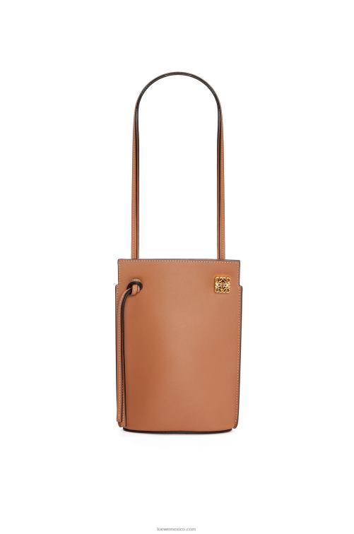 broncearse bolsillo para dados en piel de becerro clásica Loewe R8J8Z620 mujer