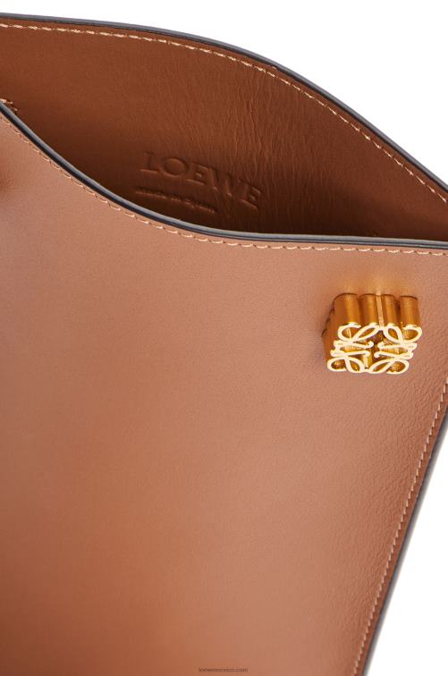 broncearse bolsillo para dados en piel de becerro clásica Loewe R8J8Z620 mujer