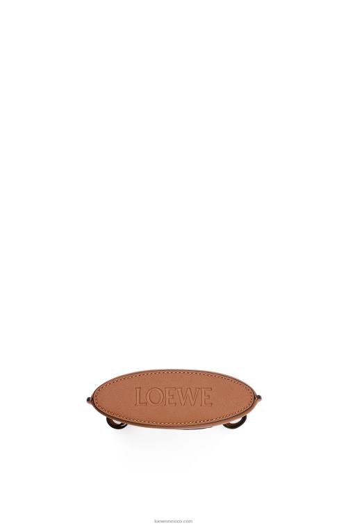 broncearse bolsillo para dados en piel de becerro clásica Loewe R8J8Z620 mujer