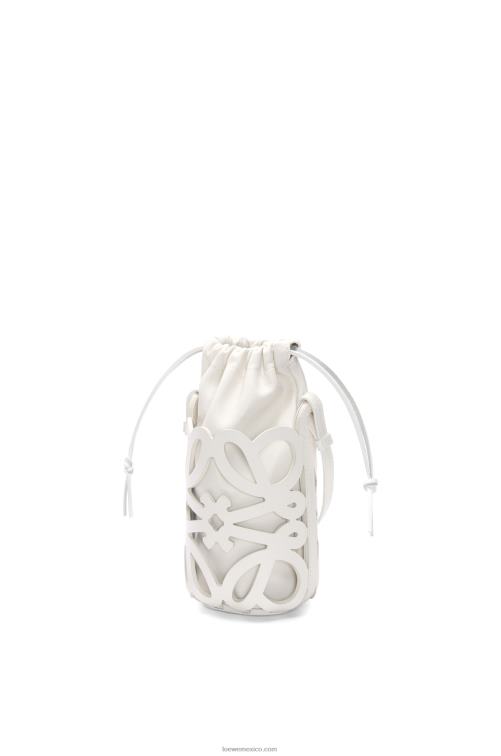 esmalte blanco bolsillo con anagrama recortado en piel de becerro clásica y napa Loewe R8J8Z552 mujer