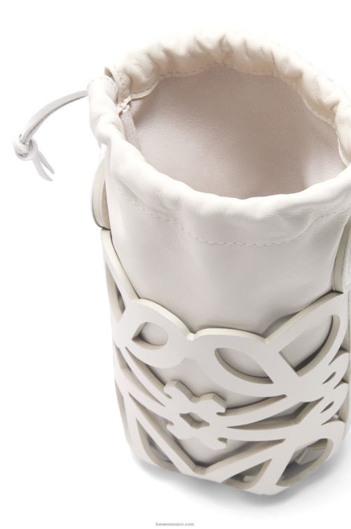 esmalte blanco bolsillo con anagrama recortado en piel de becerro clásica y napa Loewe R8J8Z552 mujer