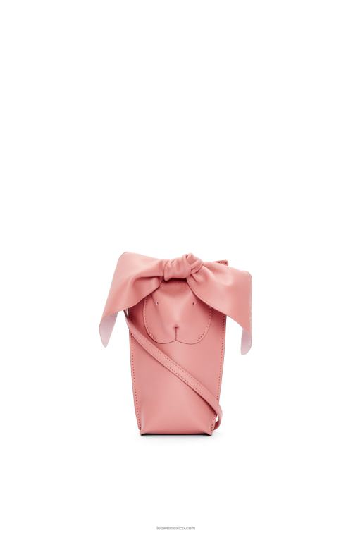flor de durazno bolsillo de conejito en piel de becerro clásica Loewe R8J8Z621 mujer