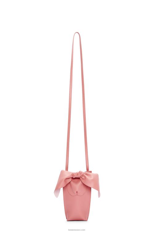 flor de durazno bolsillo de conejito en piel de becerro clásica Loewe R8J8Z621 mujer