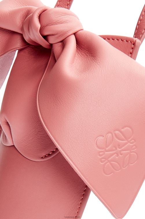 flor de durazno bolsillo de conejito en piel de becerro clásica Loewe R8J8Z621 mujer