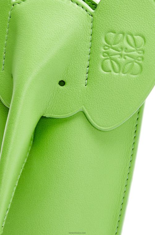 glaseado verde guisante bolsillo de elefante en piel de becerro clásica Loewe R8J8Z625 mujer