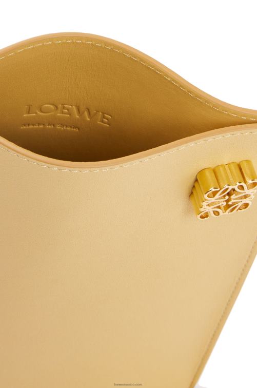 mantequilla oscura bolsillo para dados en piel de becerro clásica Loewe R8J8Z574 mujer
