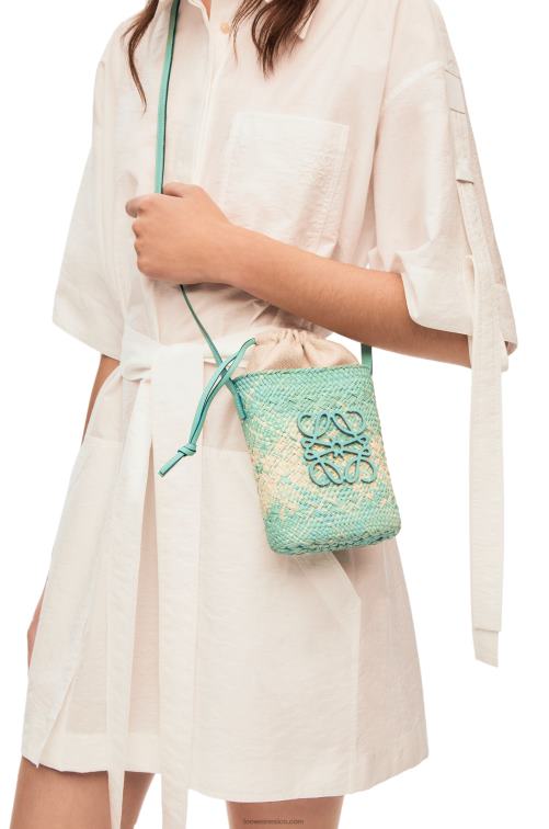 menta fresca bolsillo cuadrado en palma de iraca y piel de becerro Loewe R8J8Z317 mujer