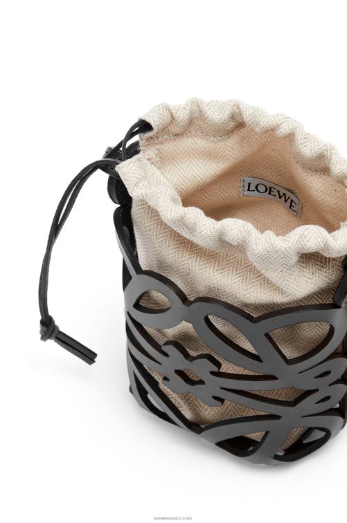 negro/crudo bolsillo con anagrama recortado en piel de becerro clásica y lona Loewe R8J8Z549 mujer
