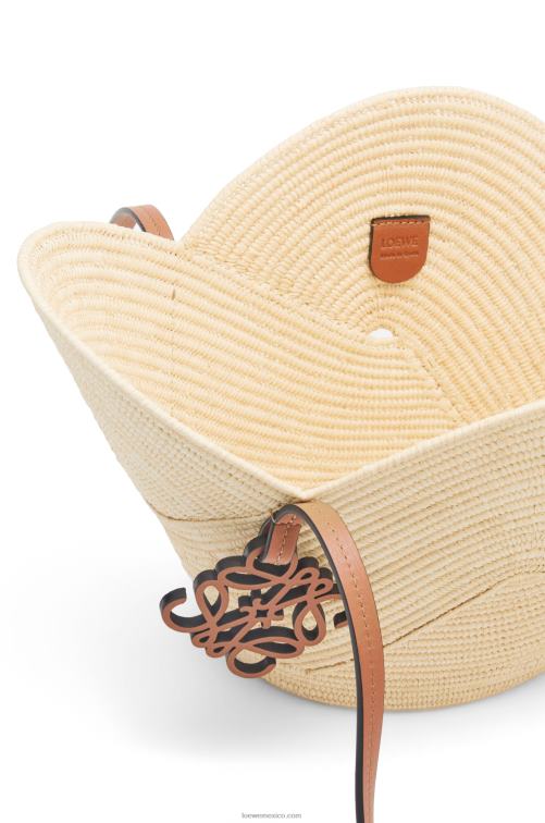 Bronceado natural Bolso cesta petal de rafia y piel bovina Loewe R8J8Z61 mujer