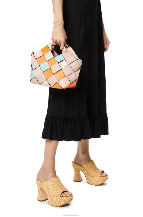 albaricoque/oro bolso basket pequeño sobrante tejido de piel de becerro Loewe R8J8Z105 mujer