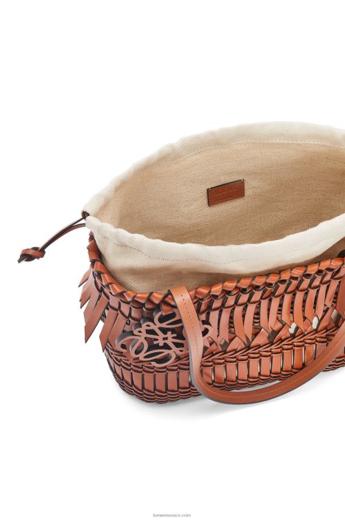 broncearse bolso basket cuadrado con flecos de piel de becerro Loewe R8J8Z90 mujer