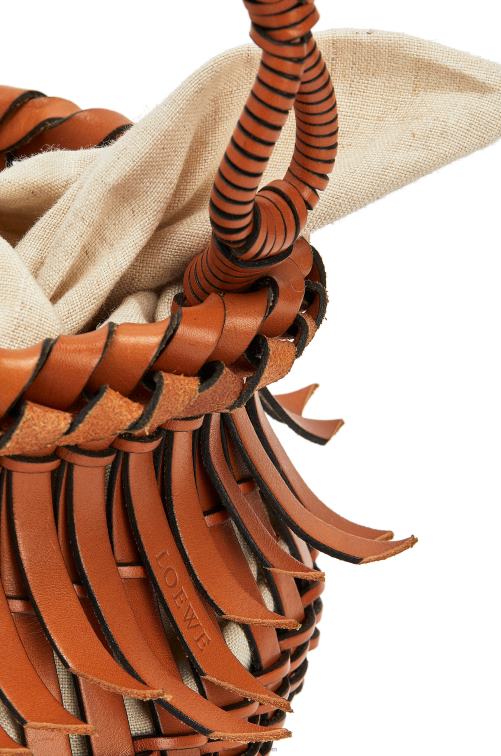 broncearse bolso bombonera con flecos de piel de becerro Loewe R8J8Z185 mujer