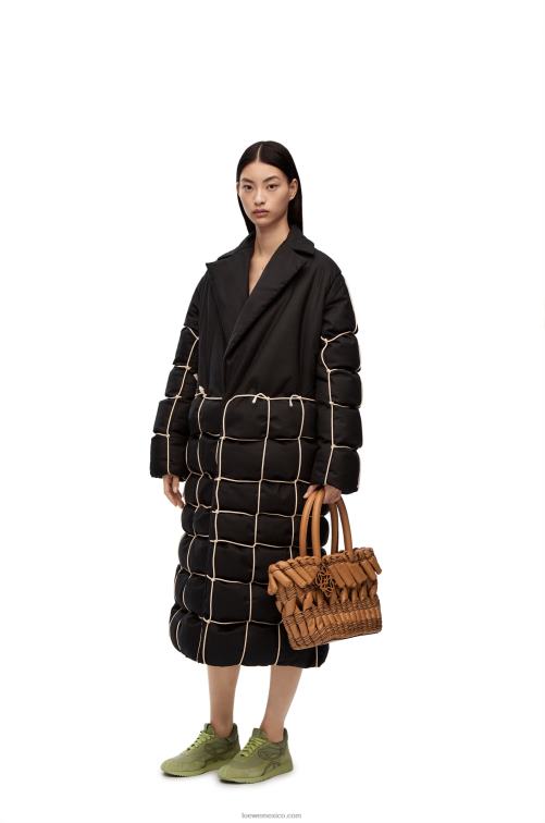 cálido desierto Cesta tubular pequeña de napa de cordero Loewe R8J8Z93 mujer