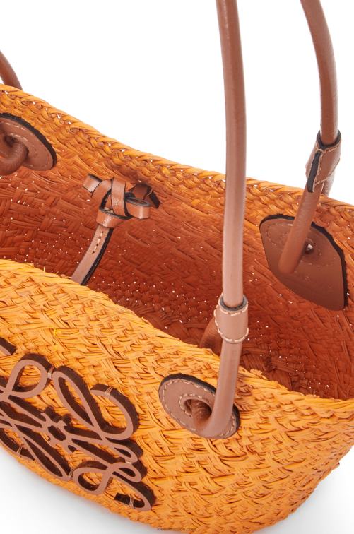 naranja/bronceado Bolso cesta mini anagrama de palma de iraca y piel de becerro Loewe R8J8Z97 mujer