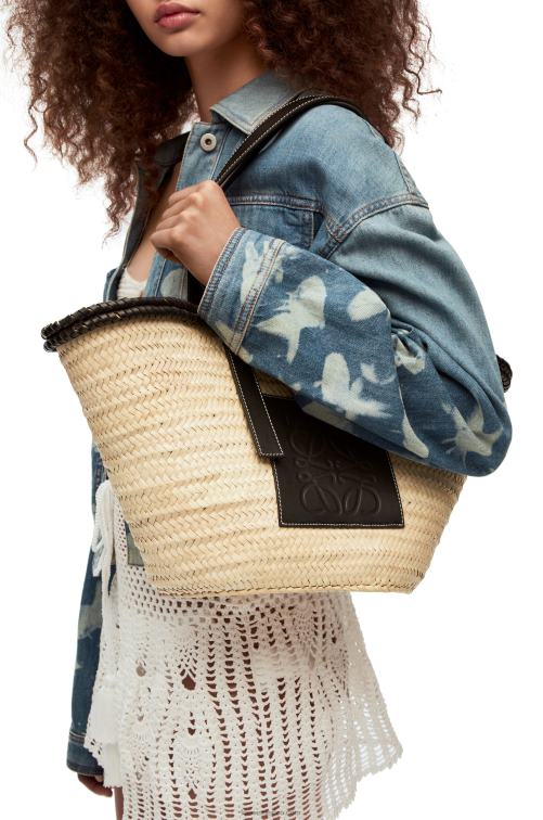 natural/negro bolso basket con incrustaciones de hoja de palma y piel de becerro Loewe R8J8Z27 mujer