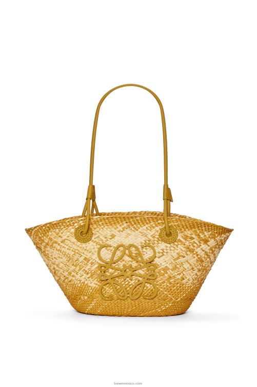 ocre Bolso basket pequeño anagram de palma de iraca y piel de becerro Loewe R8J8Z8 mujer