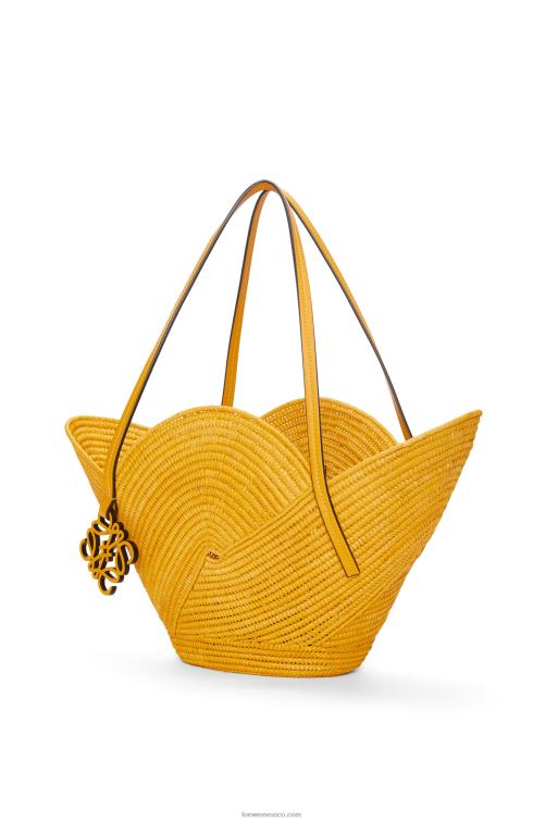 ocre Bolso cesta petal de rafia y piel bovina Loewe R8J8Z40 mujer
