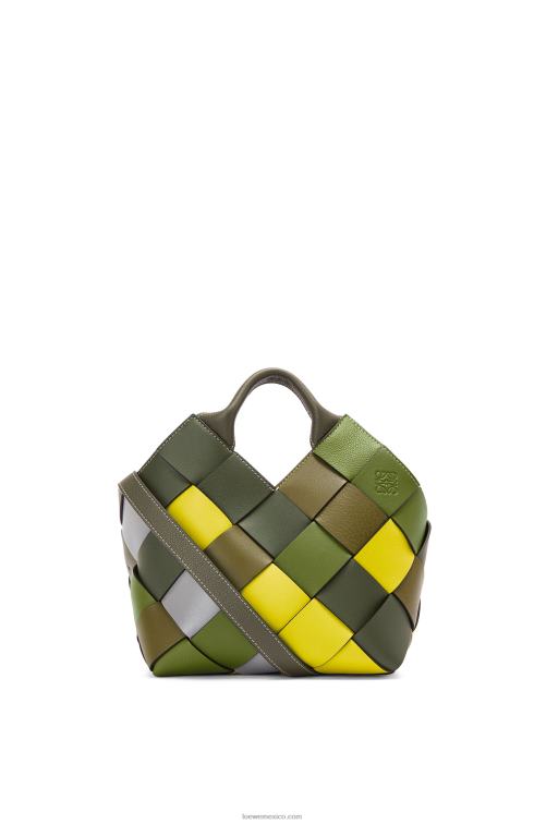 verde bolso basket pequeño excedente de cuero tejido en piel de becerro clásica Loewe R8J8Z103 mujer