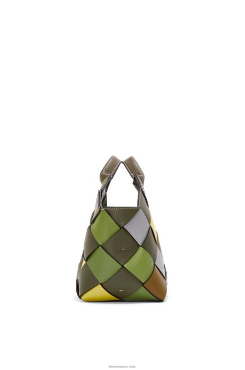 verde bolso basket pequeño excedente de cuero tejido en piel de becerro clásica Loewe R8J8Z103 mujer